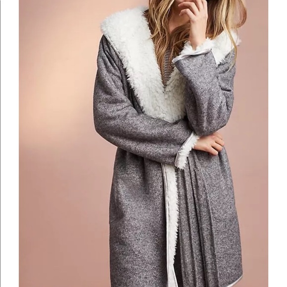 Robe - Picture 2 of 5